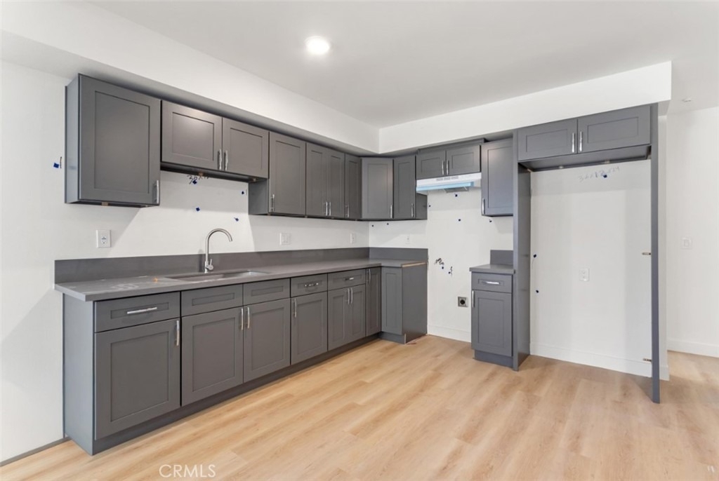 709 W 80th - Photo 15