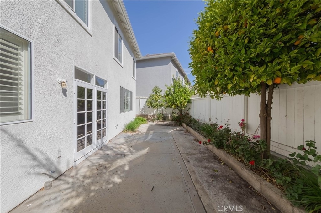 54 Melrose - Photo 16