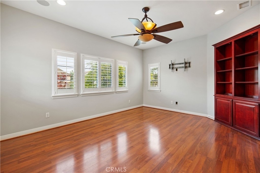 1 Bower Lane - Photo 5