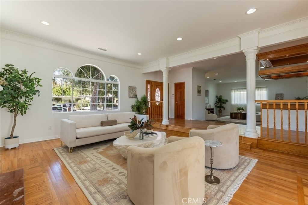 4926 Crown Avenue - Photo 3