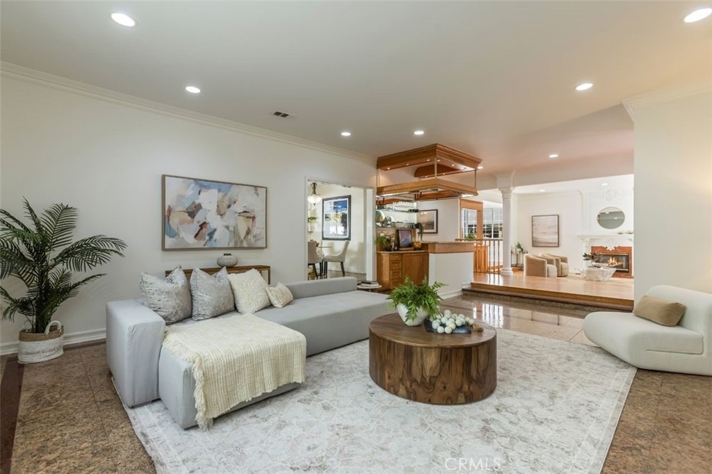 4926 Crown Avenue - Photo 4