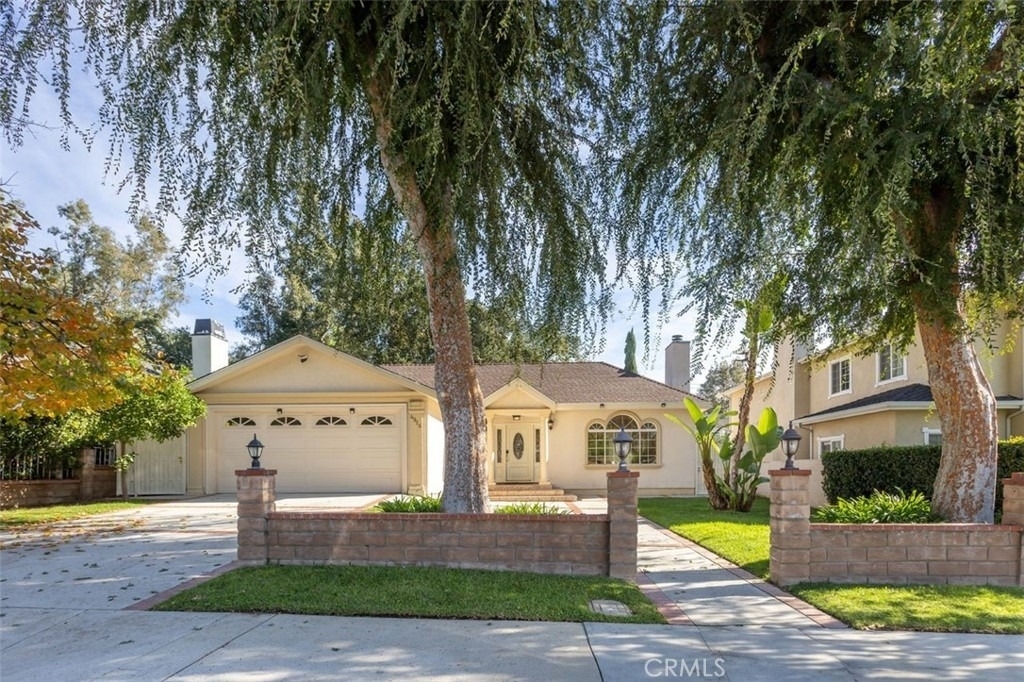 4926 Crown Avenue - Photo 0