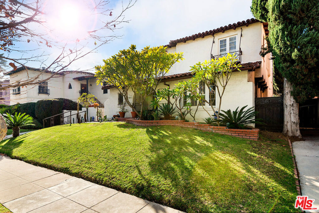 119 N Orange Drive - Photo 2