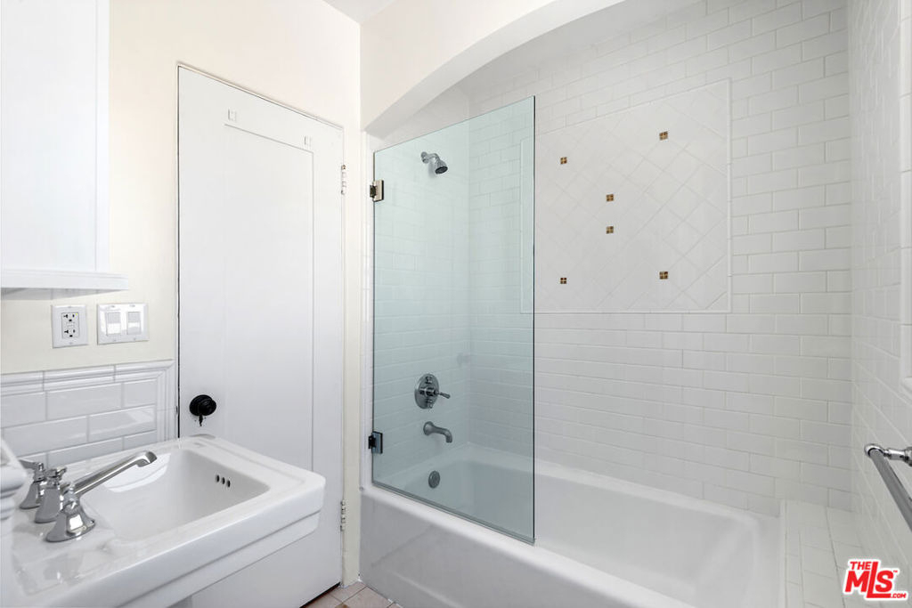 119 N Orange Drive - Photo 15