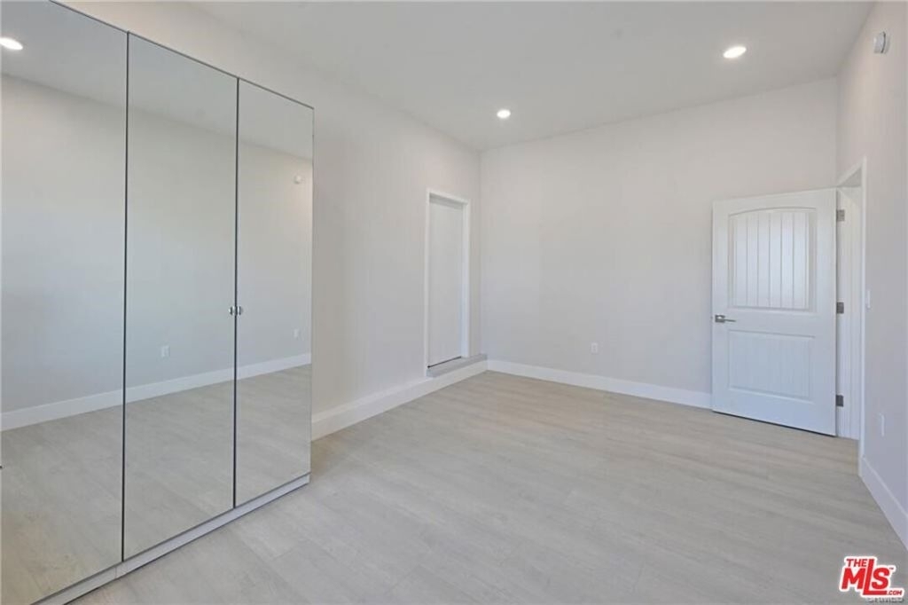 7929 Blackburn Avenue - Photo 5