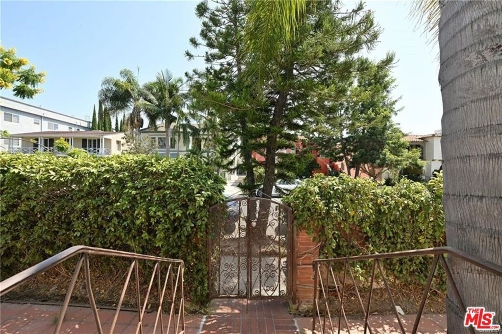 7929 Blackburn Avenue - Photo 0