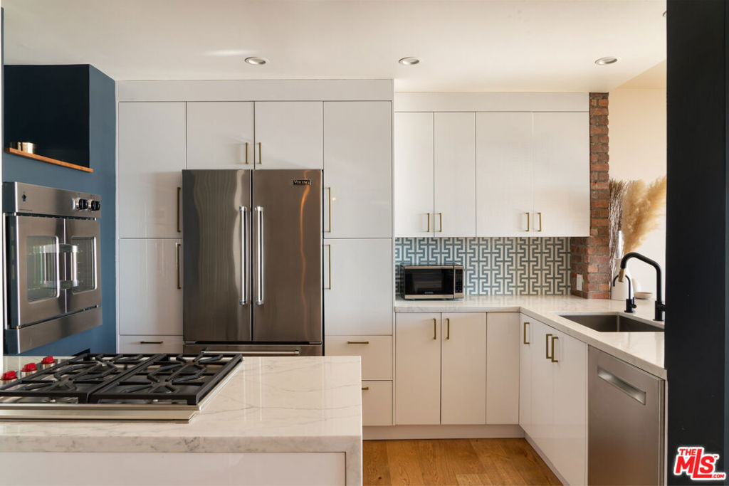 8787 Shoreham Drive - Photo 10