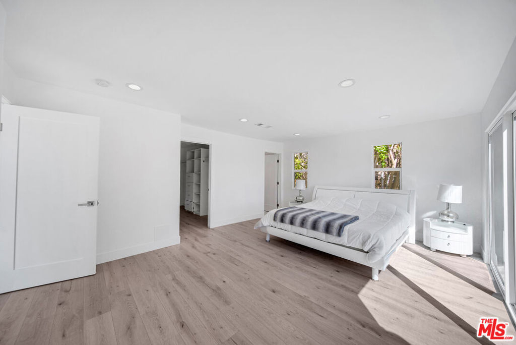 23500 Aetna Street - Photo 6