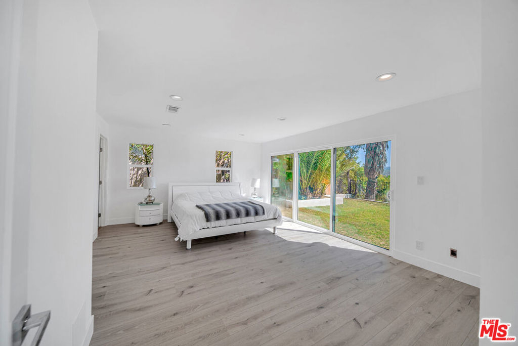 23500 Aetna Street - Photo 5