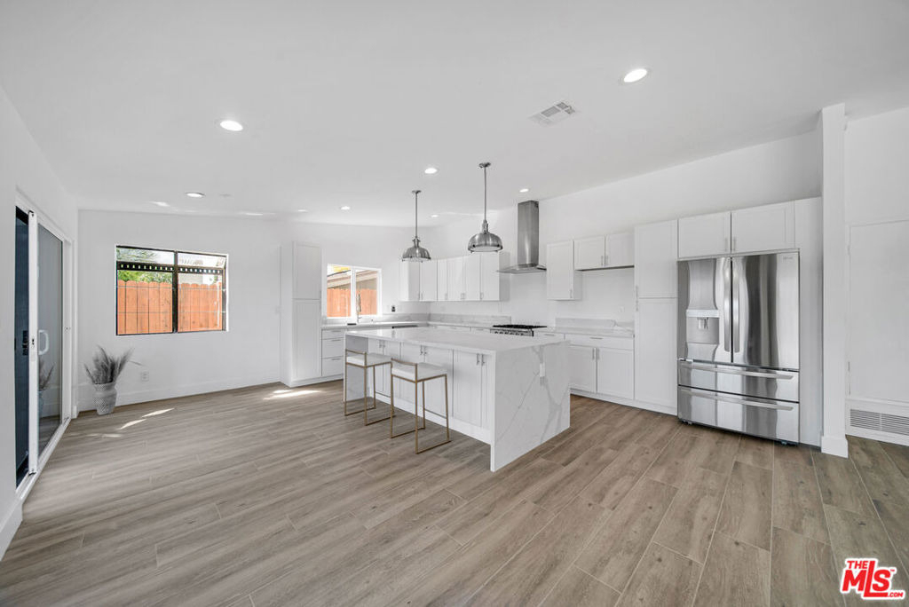 23500 Aetna Street - Photo 4