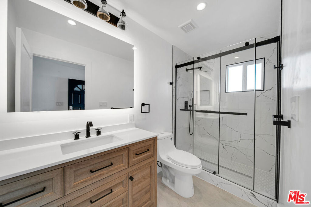 23500 Aetna Street - Photo 11