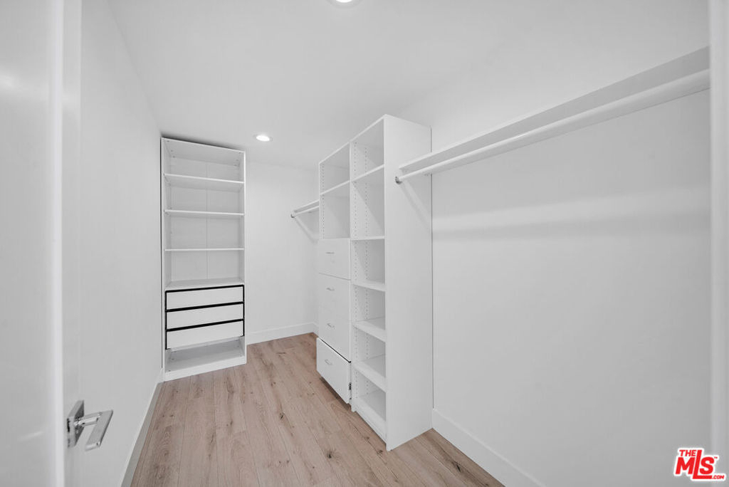 23500 Aetna Street - Photo 7
