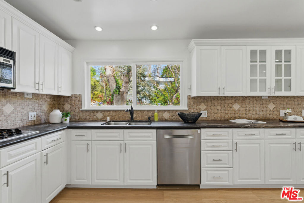 5220 Melvin Avenue - Photo 13