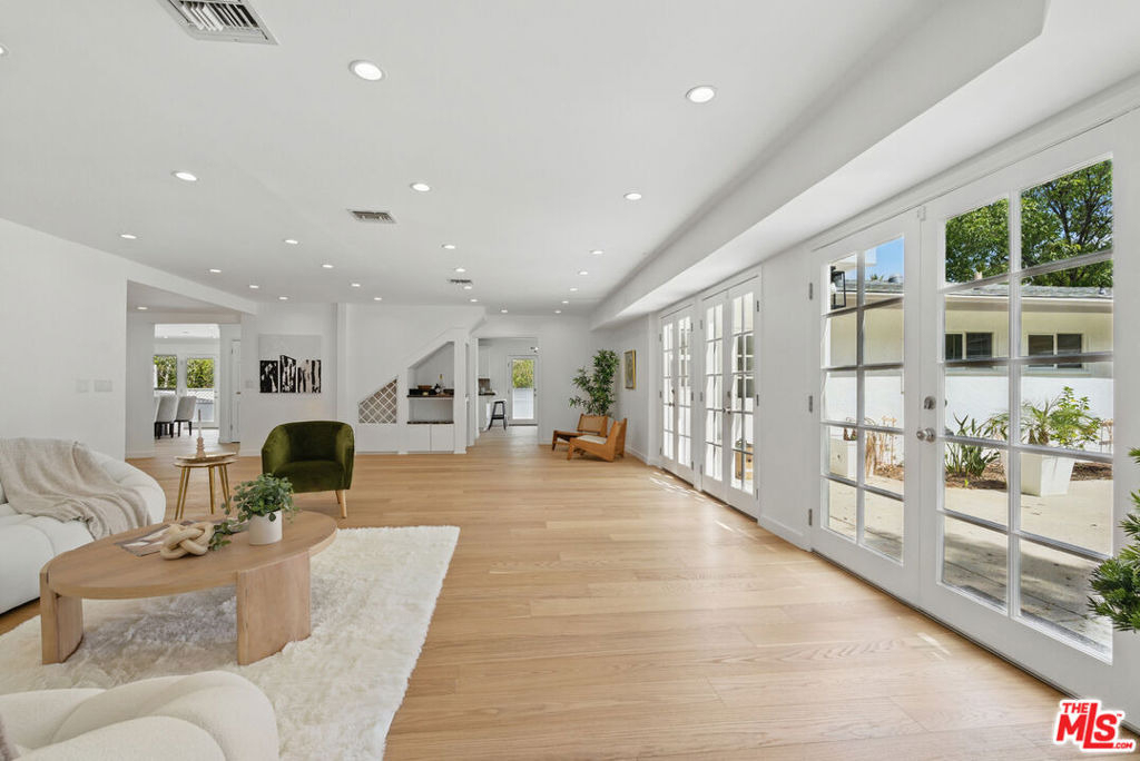 5220 Melvin Avenue - Photo 8