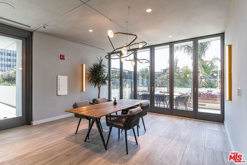 1100 S Grand Avenue - Photo 30
