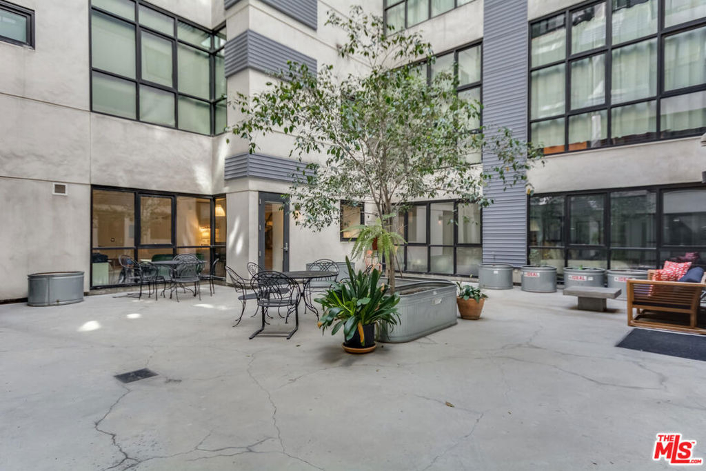 1100 S Grand Avenue - Photo 23