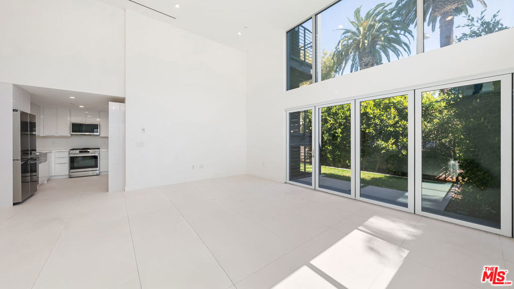 621 N Kings Road - Photo 6