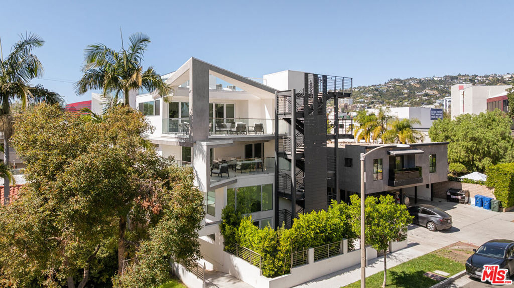 621 N Kings Road - Photo 12