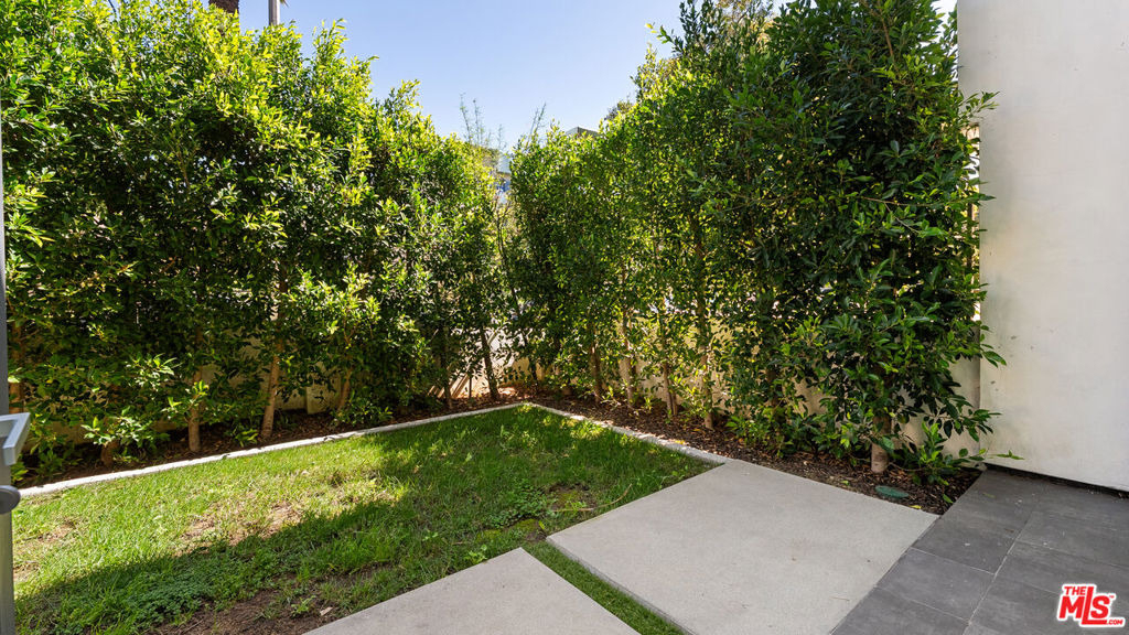 621 N Kings Road - Photo 7