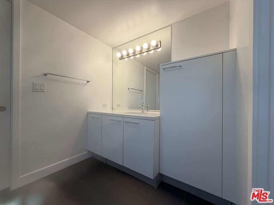 901 S Flower Street - Photo 18