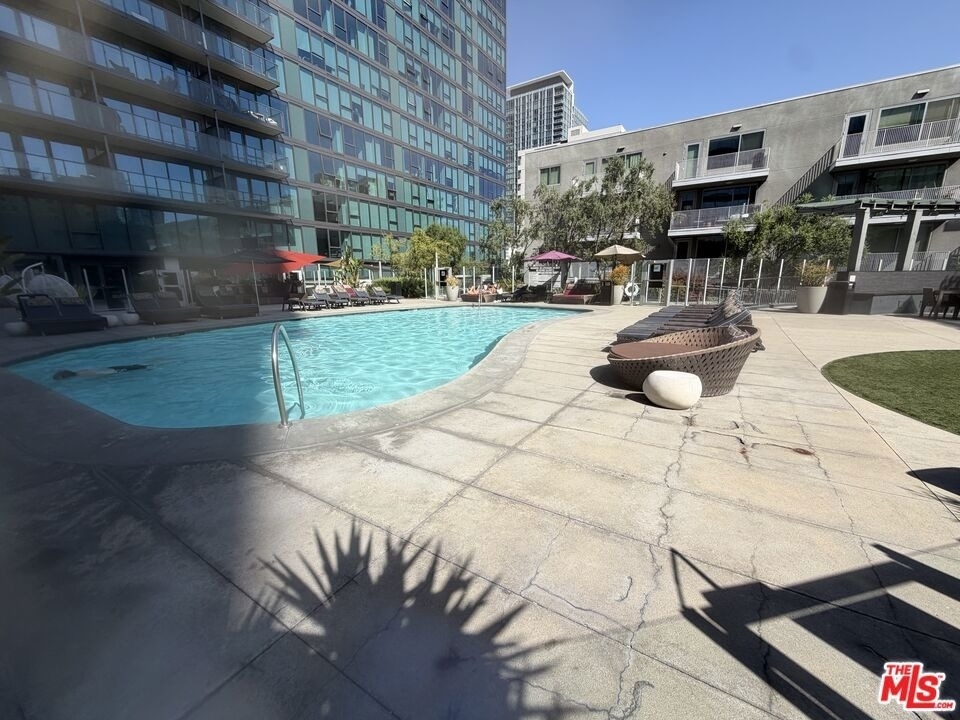 901 S Flower Street - Photo 38