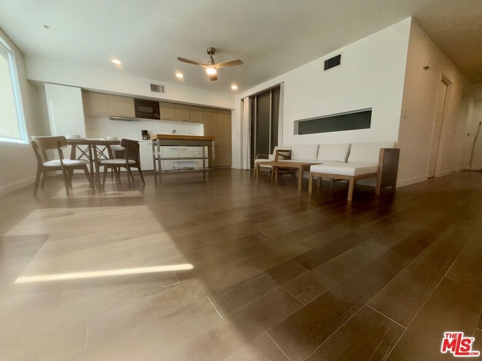 901 S Flower Street - Photo 3