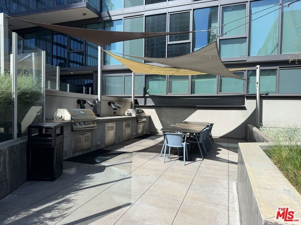 901 S Flower Street - Photo 32