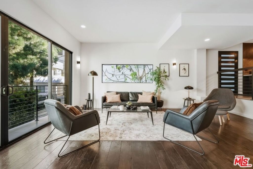 3601 Dixie Canyon Place - Photo 2