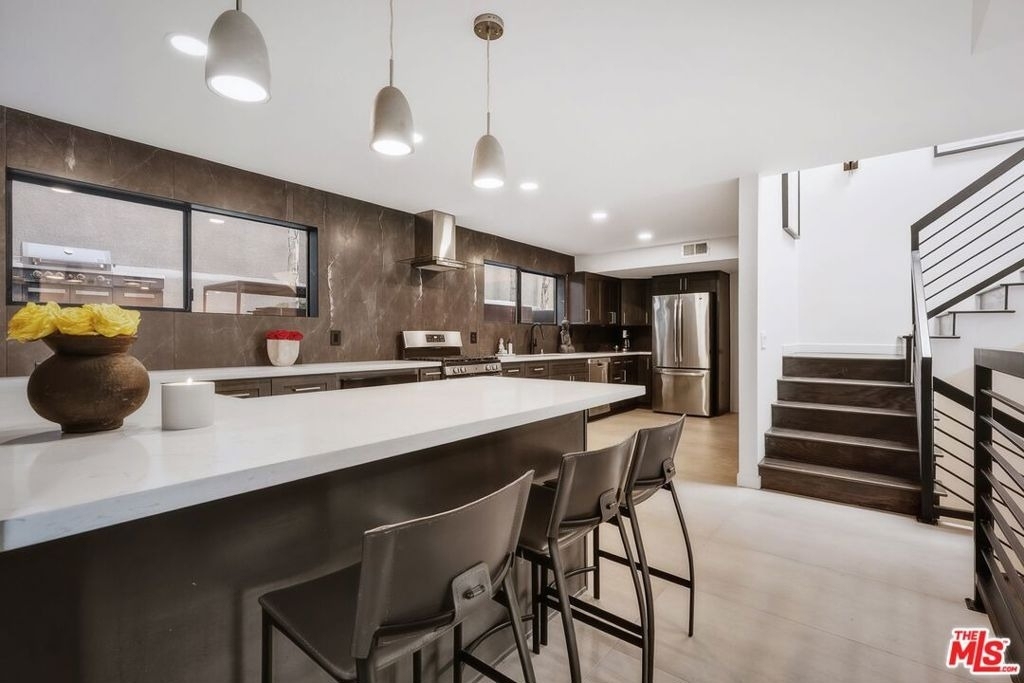 3601 Dixie Canyon Place - Photo 5