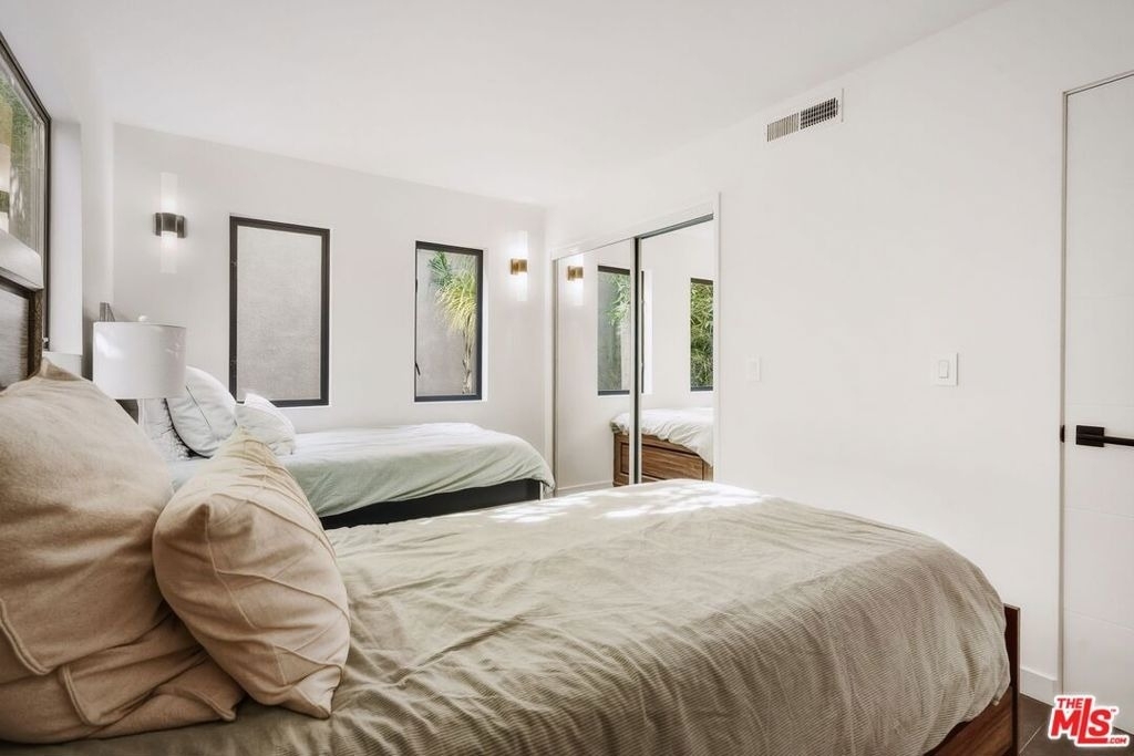 3601 Dixie Canyon Place - Photo 20