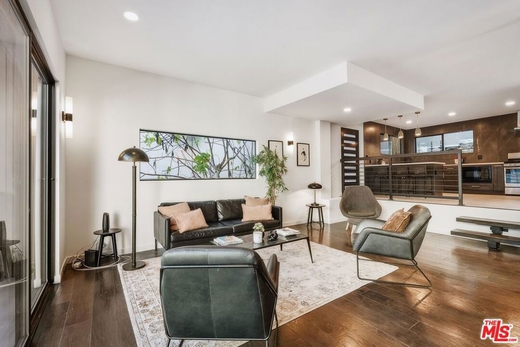 3601 Dixie Canyon Place - Photo 3