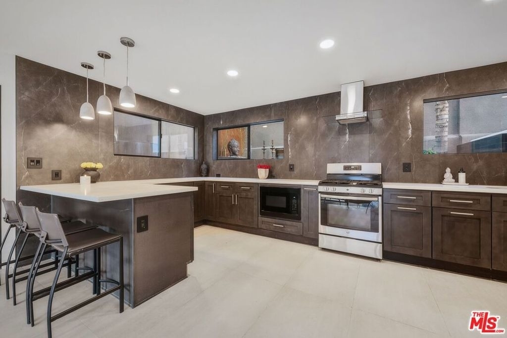 3601 Dixie Canyon Place - Photo 4