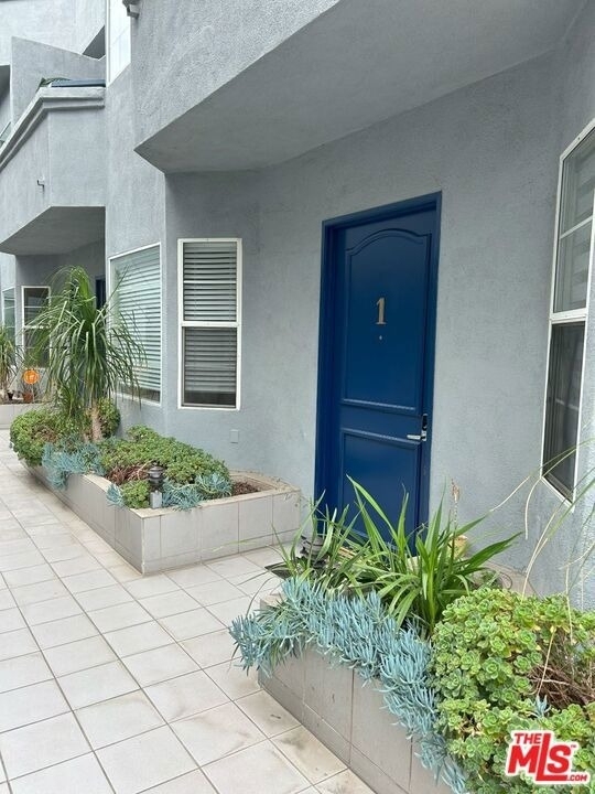 7916 Blackburn Avenue - Photo 3