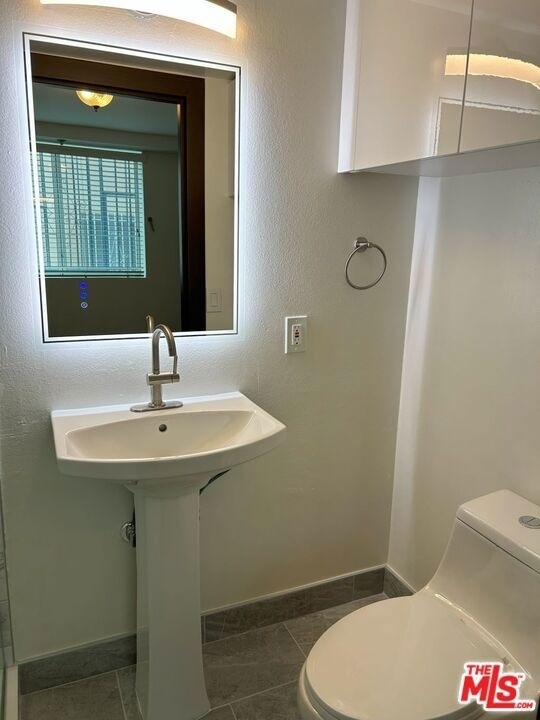 7916 Blackburn Avenue - Photo 18