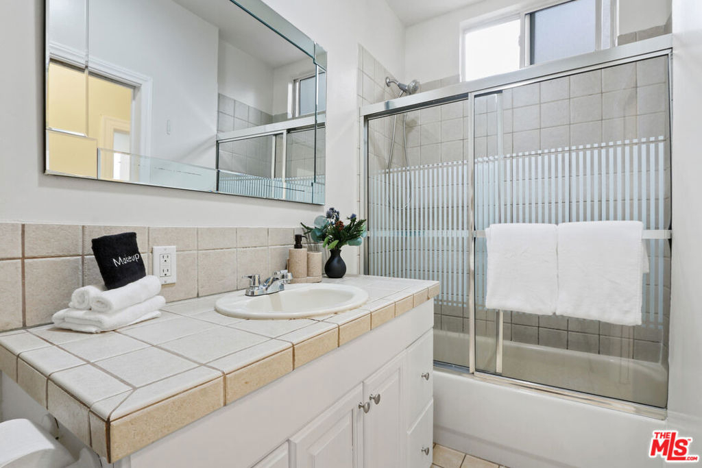 442 N Orange Grove Avenue - Photo 9