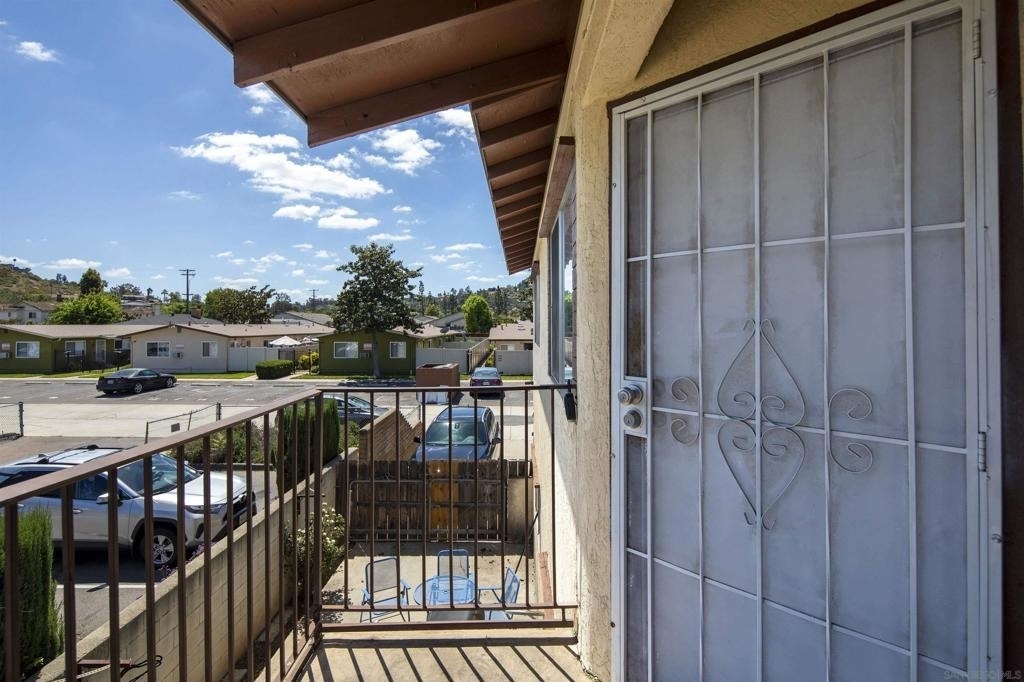975 E Washington Ave - Photo 1