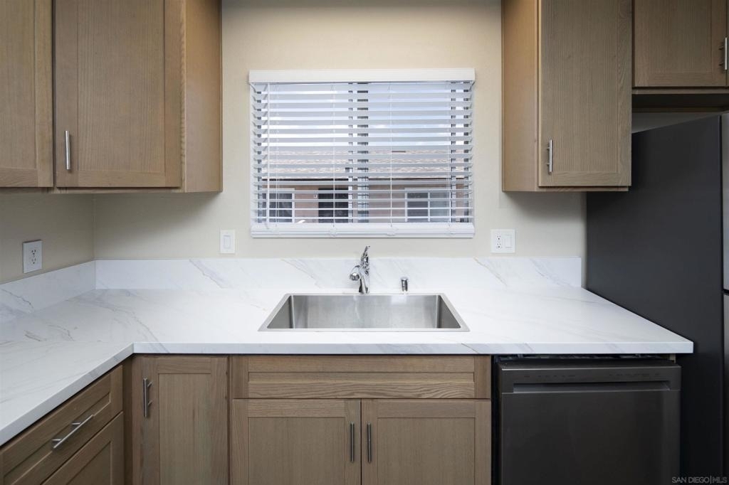 975 E Washington Ave - Photo 11