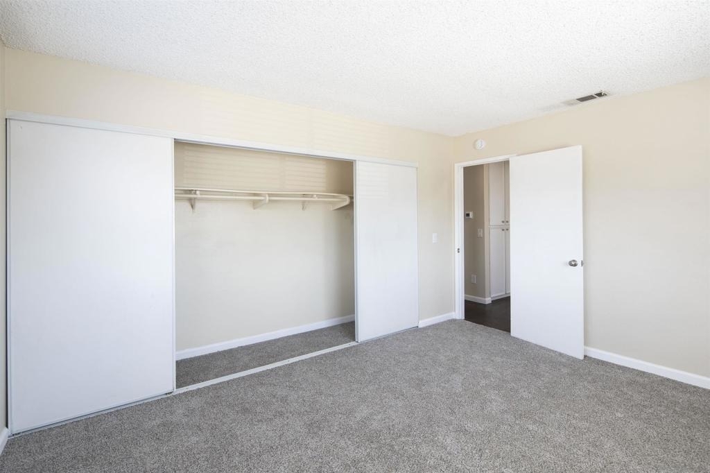 975 E Washington Ave - Photo 16
