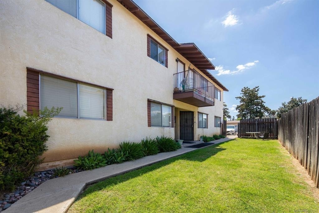 975 E Washington Ave - Photo 5