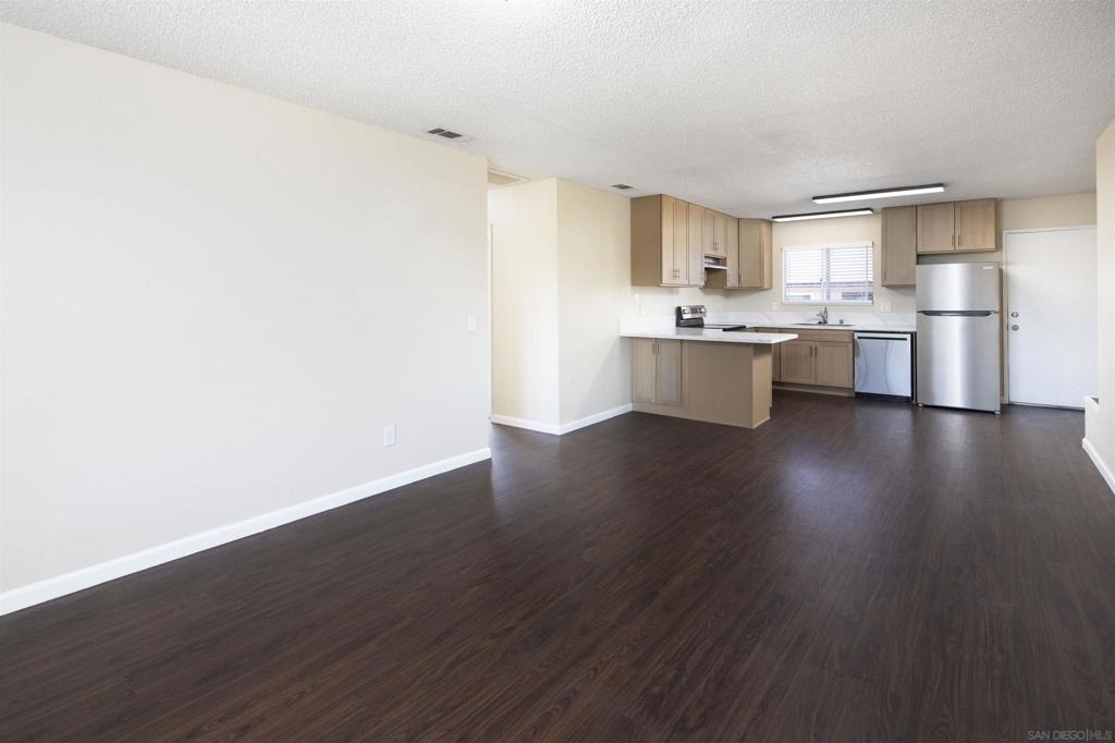 975 E Washington Ave - Photo 6