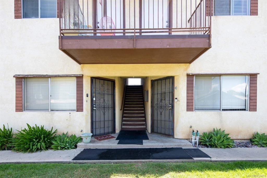 975 E Washington Ave - Photo 3