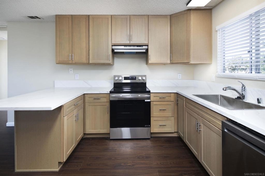 975 E Washington Ave - Photo 10