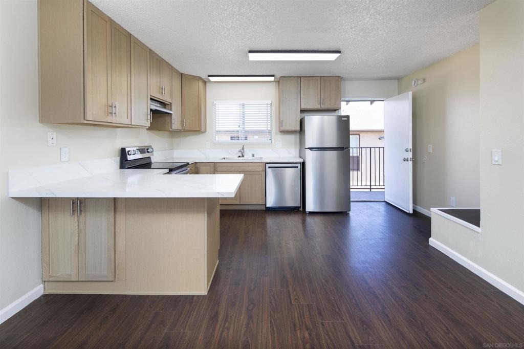 975 E Washington Ave - Photo 7