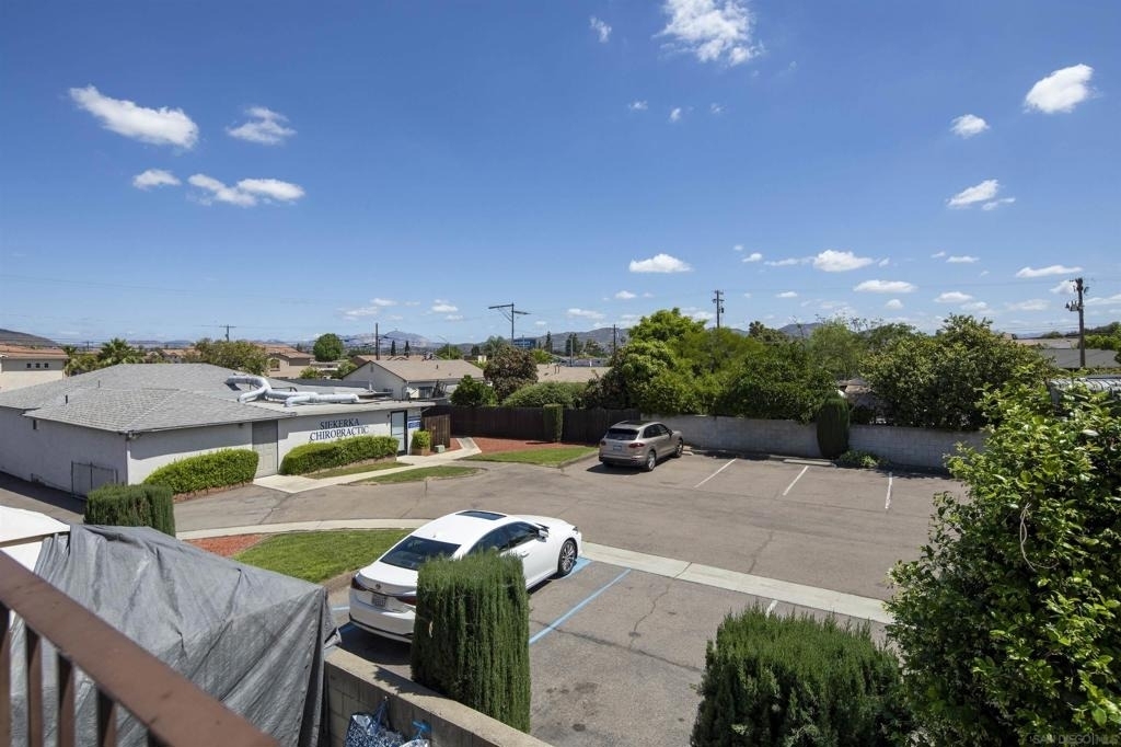 975 E Washington Ave - Photo 2
