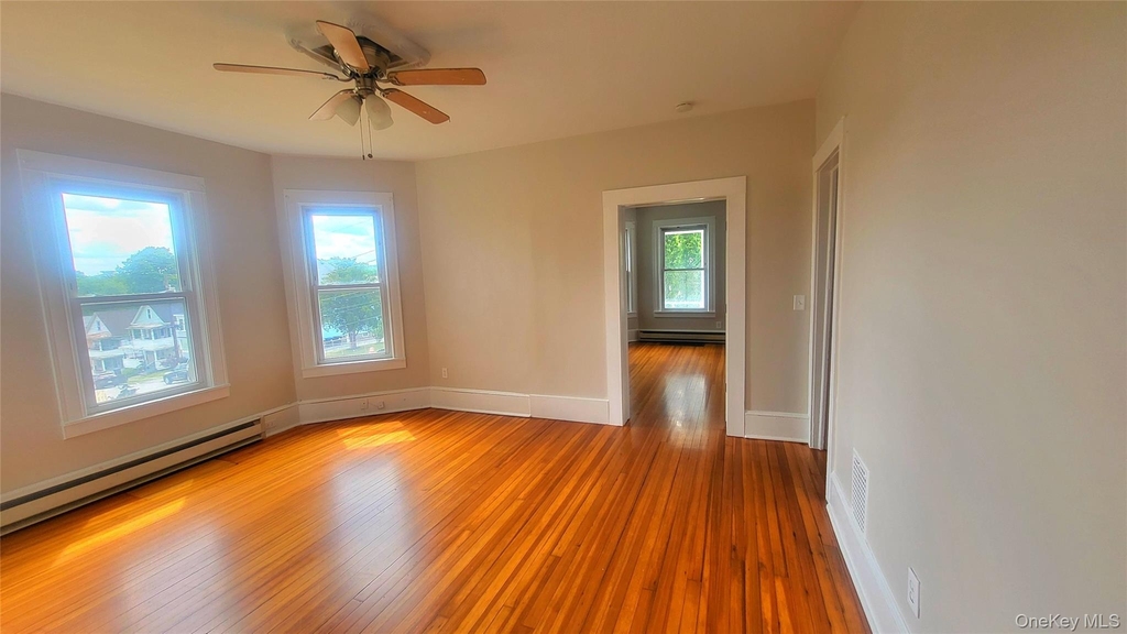 37 Roosevelt Avenue - Photo 9