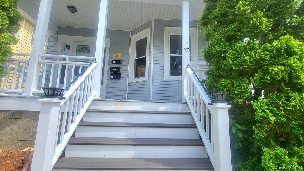 37 Roosevelt Avenue - Photo 2
