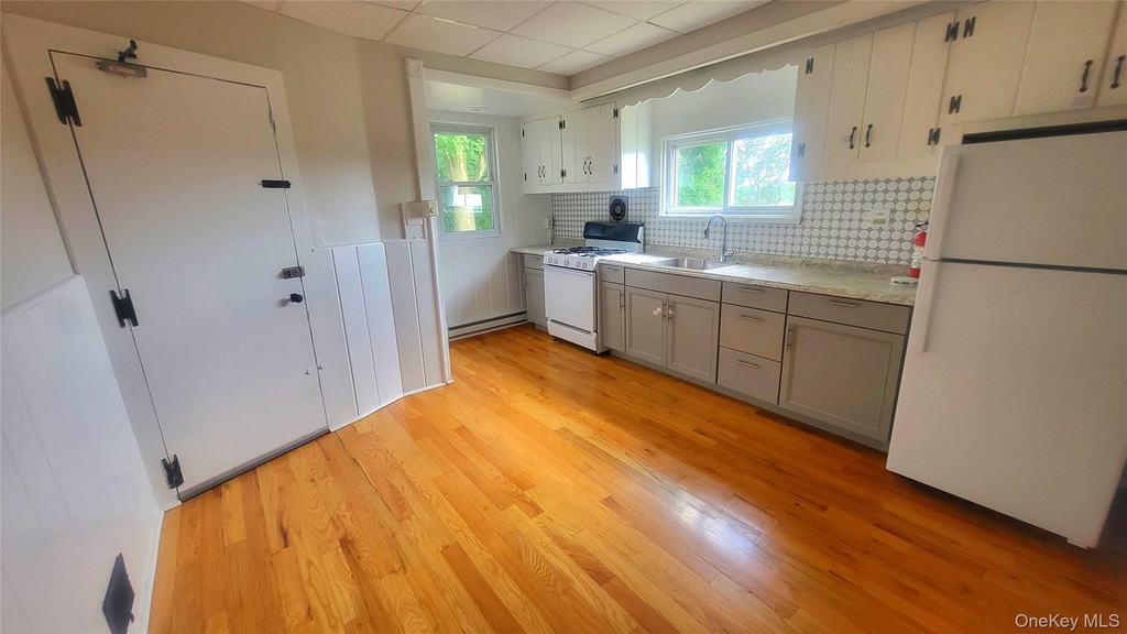 37 Roosevelt Avenue - Photo 11