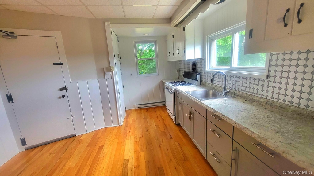 37 Roosevelt Avenue - Photo 12