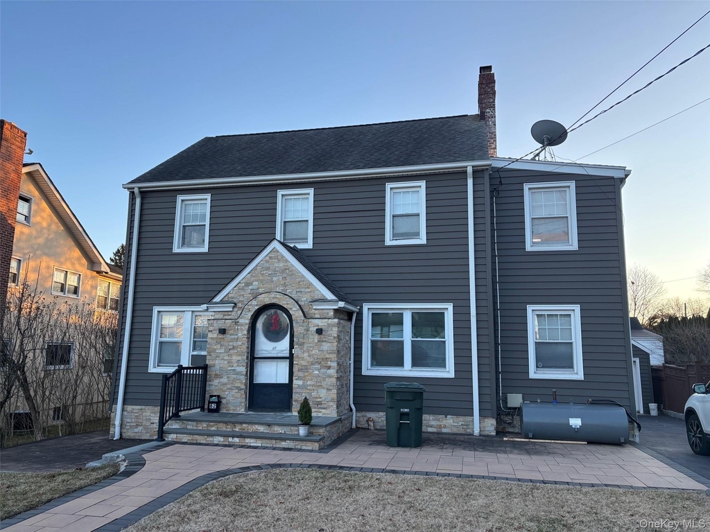 82 Putnam Avenue - Photo 0