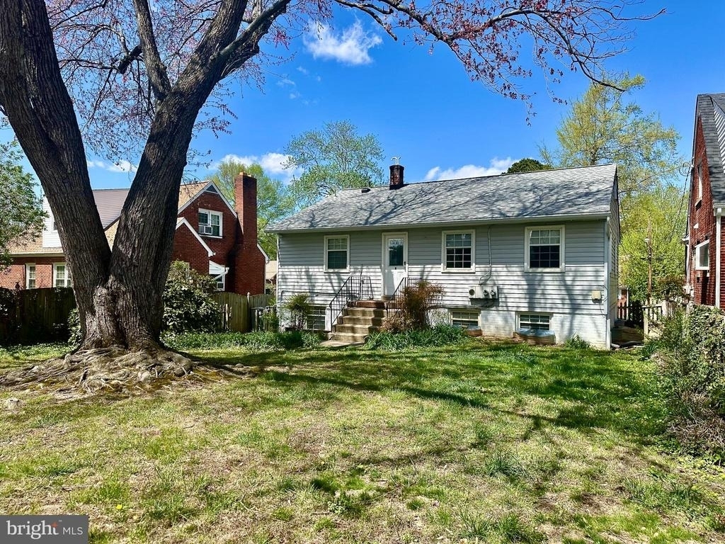 1316 Rowe Street - Photo 3